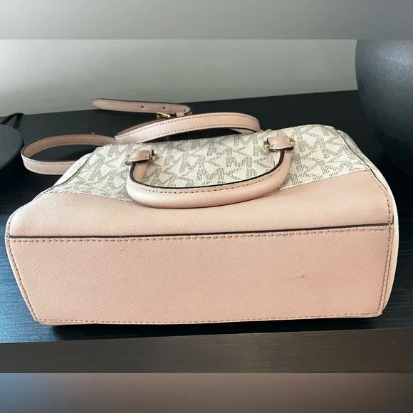 MICHAEL Kors Handbag with detachable shoulder strap - great condition! - Picture 3 of 5